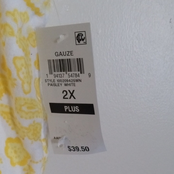 Yellow and White Floral Scoop-Neck Blouse - Picture 4 of 6